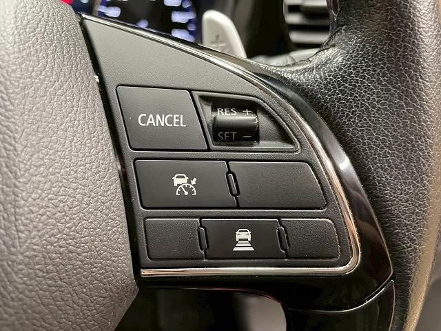アウトランダー ２４Ｇ　セーフティパッケージ　禁煙　４ＷＤ７人乗り　Ｋｅｎｗｏｏｄナビ　フルセグＴＶ　バックカメラ　ＥＴＣ　レーダークルーズコントロール　衝突軽減ブレーキ　ドライブレコーダー　Ｂｌｕｅｔｏｏｔｈ（7枚目）