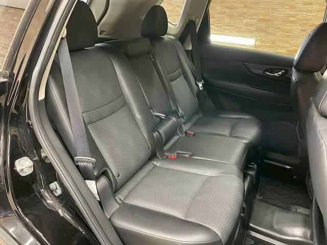 エクストレイル ２０Ｘｉ　４ＷＤ　プロパイロット　アラウンドビュー　純正ナビＴＶ　デジタルインナーミラー　トランスファ　ＥＴＣ　　電動リアゲート　オートライト　オートエアコン　ＢＳＭ　純正１８インチアルミ　ＤＶＤ再生　ＬＥＤ（6枚目）