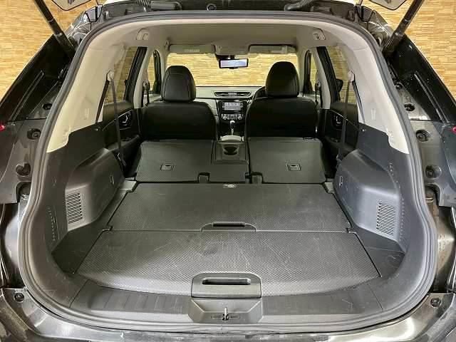 エクストレイル ２０Ｘｉ　４ＷＤ　プロパイロット　アラウンドビュー　純正ナビＴＶ　デジタルインナーミラー　トランスファ　ＥＴＣ　　電動リアゲート　オートライト　オートエアコン　ＢＳＭ　純正１８インチアルミ　ＤＶＤ再生　ＬＥＤ（13枚目）