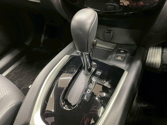 エクストレイル ２０Ｘｉ　４ＷＤ　プロパイロット　アラウンドビュー　純正ナビＴＶ　デジタルインナーミラー　トランスファ　ＥＴＣ　　電動リアゲート　オートライト　オートエアコン　ＢＳＭ　純正１８インチアルミ　ＤＶＤ再生　ＬＥＤ（26枚目）