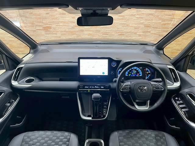 ヴォクシー Ｓ－Ｚ　純正１０．５インチナビ　衝突軽減ブレーキ　レーダークルーズコントロール　レーンキープアシスト　両側電動スライドドア　ドライブレコーダー　ウォークスルー　デュアルエアコン　後席エアコン　シートヒーター（2枚目）