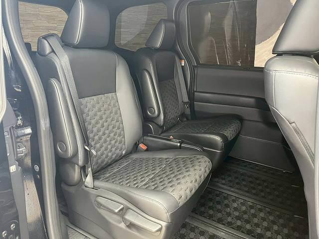 ヴォクシー Ｓ－Ｚ　純正１０．５インチナビ　衝突軽減ブレーキ　レーダークルーズコントロール　レーンキープアシスト　両側電動スライドドア　ドライブレコーダー　ウォークスルー　デュアルエアコン　後席エアコン　シートヒーター（6枚目）