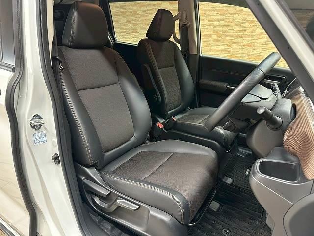 フリード クロスター・ホンダセンシング　純正８型ナビ　フルセグＴＶ　バックカメラ　両側電動スライドドア　６人乗　ＬＥＤヘッドライト　オートリトラミラー　追従クルーズコントロール　レーンアシスト　ナビ連動ドライブレコーダー　ナビ連動ＥＴＣ（5枚目）