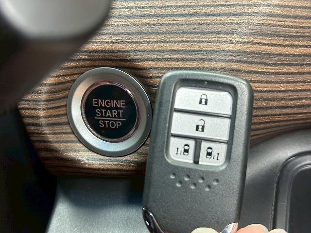 フリード クロスター・ホンダセンシング　純正８型ナビ　フルセグＴＶ　バックカメラ　両側電動スライドドア　６人乗　ＬＥＤヘッドライト　オートリトラミラー　追従クルーズコントロール　レーンアシスト　ナビ連動ドライブレコーダー　ナビ連動ＥＴＣ（56枚目）