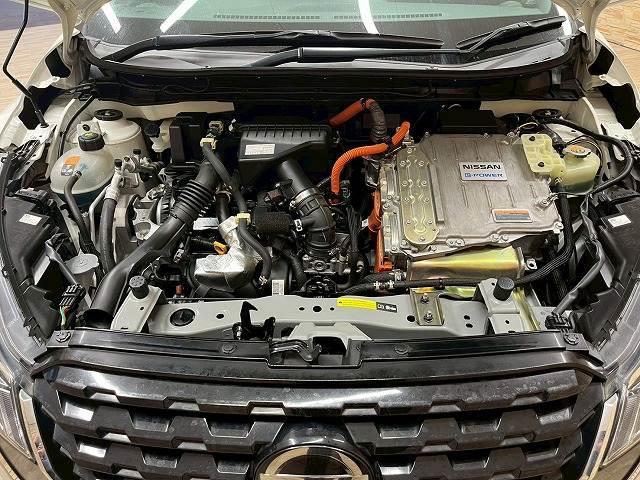 キックス Ｘ　プロパイロット　純正エアロ　純正９型ナビ　アラウンドビューモニター　フルセグＴＶ　デジタルインナーミラー　ハーフレザーシート　ドライブレコーダー　シートヒーター　ハンドルヒーター　オートハイビーム（18枚目）