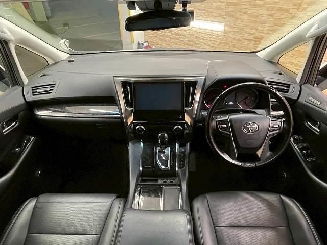 アルファード ２．５Ｓ　Ｃパッケージ　４ＷＤ　純正ナビ　オットマン　衝突軽減ブレーキ　黒革電動シート　フルセグＴＶ　サウンドライブラリ　電動リアゲート　シートエアコン　シートヒーター　オートハイビーム　ウォークスルー　ハンドルヒーター（2枚目）