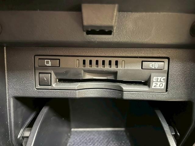 アルファード ２．５Ｓ　Ｃパッケージ　４ＷＤ　純正ナビ　オットマン　衝突軽減ブレーキ　黒革電動シート　フルセグＴＶ　サウンドライブラリ　電動リアゲート　シートエアコン　シートヒーター　オートハイビーム　ウォークスルー　ハンドルヒーター（12枚目）