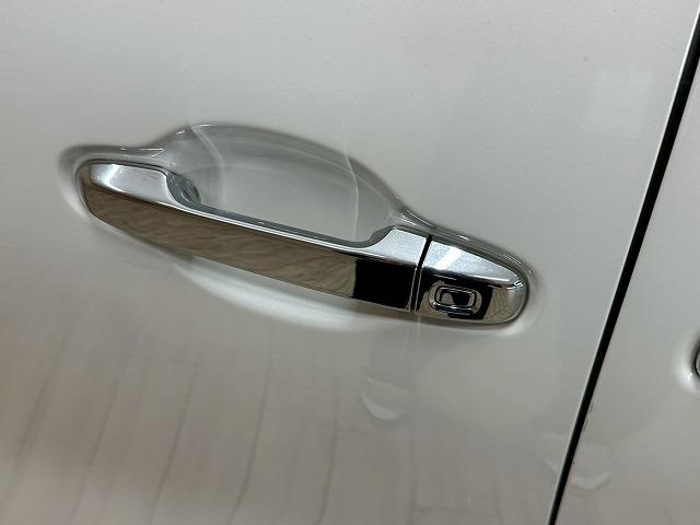 アルファード ２．５Ｓ　タイプゴールド　純正ナビ　フリップダウンモニター　フルセグＴＶ　レーダークルーズコントロール　衝突軽減ブレーキ　ブラインドスポットモニター　レーンキープアシスト　デジタルインナーミラー　ドライブレコーダー　オットマン（70枚目）