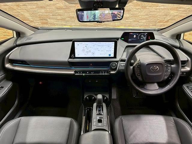 プリウス Ｚ　純正１２．３インチナビ　衝突軽減ブレーキ　プリクラッシュ　電動リアゲート　全周囲カメラ　純正１９インチアルミ　ＬＥＤヘッドライト　メモリー付パワーシート　レザーシート　オートマチックハイビーム　ＥＴＣ（2枚目）