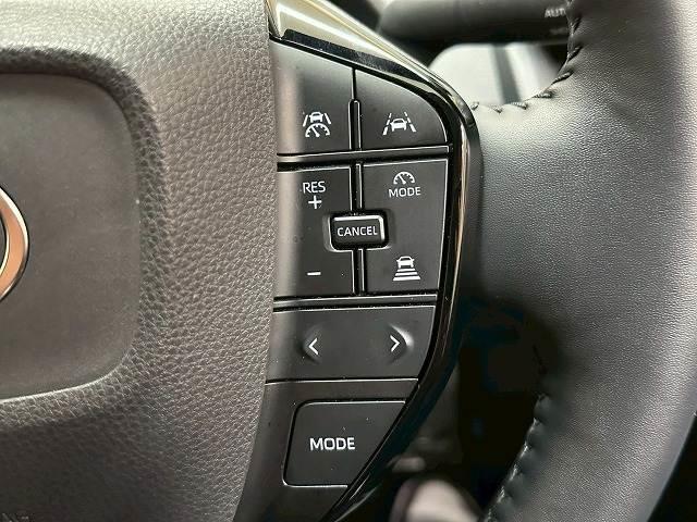 プリウス Ｚ　純正１２．３インチナビ　衝突軽減ブレーキ　プリクラッシュ　電動リアゲート　全周囲カメラ　純正１９インチアルミ　ＬＥＤヘッドライト　メモリー付パワーシート　レザーシート　オートマチックハイビーム　ＥＴＣ（7枚目）