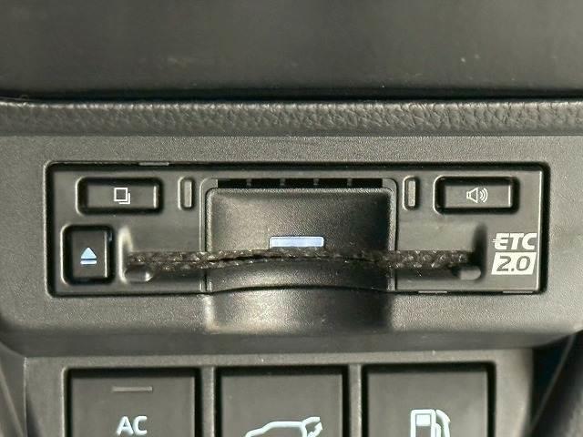 プリウス Ｚ　純正１２．３インチナビ　衝突軽減ブレーキ　プリクラッシュ　電動リアゲート　全周囲カメラ　純正１９インチアルミ　ＬＥＤヘッドライト　メモリー付パワーシート　レザーシート　オートマチックハイビーム　ＥＴＣ（12枚目）
