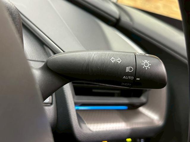 プリウス Ｚ　純正１２．３インチナビ　衝突軽減ブレーキ　プリクラッシュ　電動リアゲート　全周囲カメラ　純正１９インチアルミ　ＬＥＤヘッドライト　メモリー付パワーシート　レザーシート　オートマチックハイビーム　ＥＴＣ（55枚目）