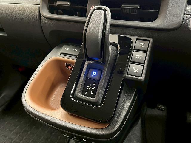 シエンタ Ｚ　両側電動スライドドア　純正１０．５インチナビ　フルセグ視聴　衝突軽減ブレーキ　ＢＳＭ　レーダークルーズコントロール　パノラミックビューモニター　パーキングアシスト　シートヒーター　オートハイビーム（55枚目）