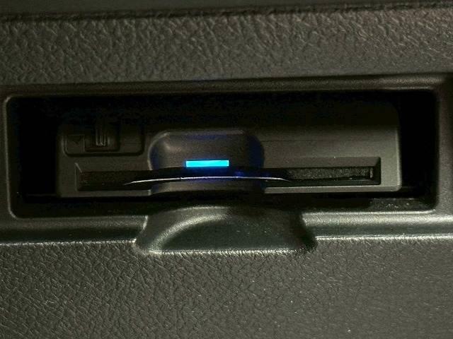 ヴィッツ ＲＳ　純正１６インチＡＷ　スマートキー　純正ナビ　バックカメラ　ＣＤ／ＤＶＤ視聴　Ｂｌｕｅｔｏｏｔｈ　パドルシフト　ＡＵＸ　ＥＴＣ付　オートライト　オートエアコン　電動格納ミラー　ステアリングスイッチ（12枚目）