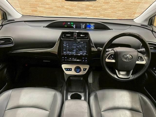 プリウス Ｓツーリングセレクション　エアロ　純正９型ナビ　ブラックレザーシート　シートヒーター　フルセグ地デジＴＶ　バックカメラ　ＥＴＣ　ドライブレコーダー　Ｂｌｕｅｔｏｏｔｈ音楽　フルオートエアコン　ＬＥＤヘッド　ＣＤＤＶＤ再生可能（2枚目）