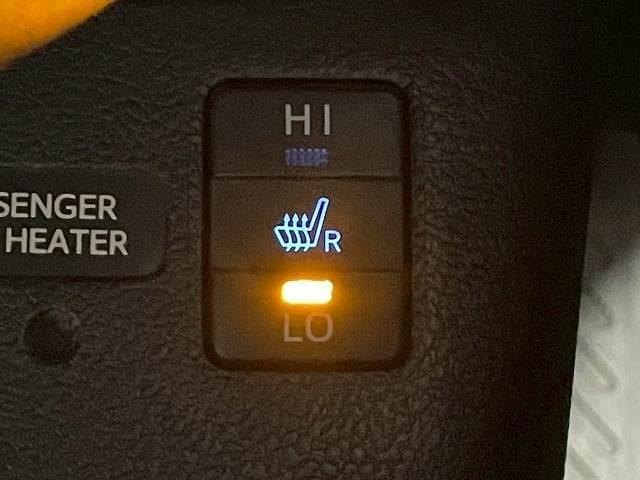 プリウス Ｓツーリングセレクション　エアロ　純正９型ナビ　ブラックレザーシート　シートヒーター　フルセグ地デジＴＶ　バックカメラ　ＥＴＣ　ドライブレコーダー　Ｂｌｕｅｔｏｏｔｈ音楽　フルオートエアコン　ＬＥＤヘッド　ＣＤＤＶＤ再生可能（8枚目）