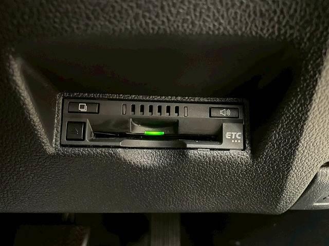 プリウス Ｓツーリングセレクション　エアロ　純正９型ナビ　ブラックレザーシート　シートヒーター　フルセグ地デジＴＶ　バックカメラ　ＥＴＣ　ドライブレコーダー　Ｂｌｕｅｔｏｏｔｈ音楽　フルオートエアコン　ＬＥＤヘッド　ＣＤＤＶＤ再生可能（11枚目）