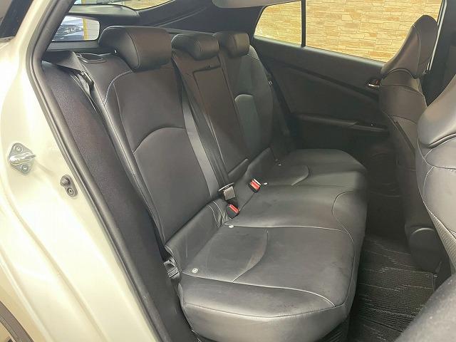 プリウス Ｓツーリングセレクション　エアロ　純正９型ナビ　ブラックレザーシート　シートヒーター　フルセグ地デジＴＶ　バックカメラ　ＥＴＣ　ドライブレコーダー　Ｂｌｕｅｔｏｏｔｈ音楽　フルオートエアコン　ＬＥＤヘッド　ＣＤＤＶＤ再生可能（38枚目）