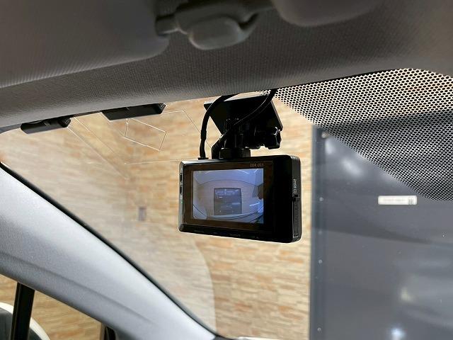 プリウス Ｓツーリングセレクション　エアロ　純正９型ナビ　ブラックレザーシート　シートヒーター　フルセグ地デジＴＶ　バックカメラ　ＥＴＣ　ドライブレコーダー　Ｂｌｕｅｔｏｏｔｈ音楽　フルオートエアコン　ＬＥＤヘッド　ＣＤＤＶＤ再生可能（61枚目）