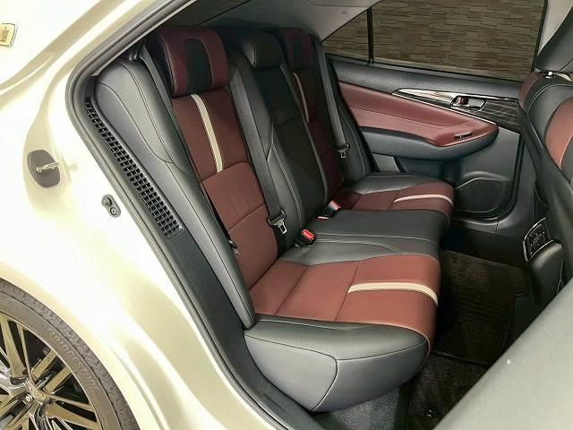 クラウンハイブリッド アスリートＳ　ブラックスタイル　特別仕様　追従クルコン　プリクラッシュセーフティ　レザーシート　電動シート　ＨＤＤメーカーナビ　バックカメラ　ＥＴＣ　ＨＩＤヘッド　シートエアコン　ステアリングヒーター　ＣＤＤＶＤ再生　　バックカメラ（6枚目）