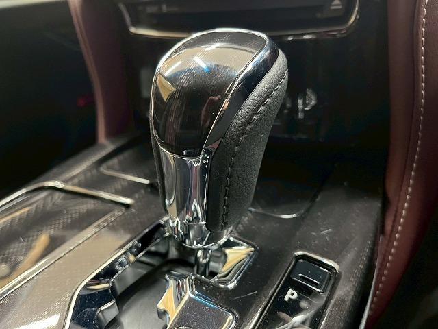 クラウンハイブリッド アスリートＳ　ブラックスタイル　特別仕様　追従クルコン　プリクラッシュセーフティ　レザーシート　電動シート　ＨＤＤメーカーナビ　バックカメラ　ＥＴＣ　ＨＩＤヘッド　シートエアコン　ステアリングヒーター　ＣＤＤＶＤ再生　　バックカメラ（34枚目）