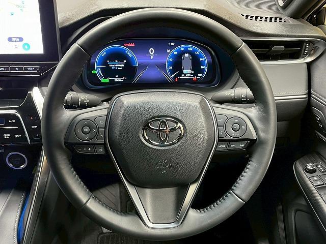 ハリアーハイブリッド Ｚ　“Ｌｅａｔｈｅｒ　Ｐａｃｋａｇｅ”　サンルーフ　シートエアコン　全方位　シートヒーター　ＪＢＬサウンド　スマートキープッシュスタート　デジタルインナーミラー　調光ルーフ　ＢＳＭ　パワーバックドア　メモリー付パワーシート　純正１９インチ（76枚目）