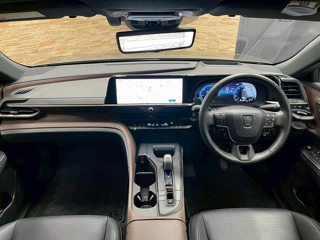 クラウンクロスオーバー Ｇアドバンスド・レザーパッケージ　４ＷＤ　ＢＳＭ　シートエアコン　追従クルコン　アラウンドビューモニター　シートメモリー　ＡＣ１００Ｖ　電動リアゲート　シートヒーター　本革シート　アップルカープレイ　フルセグ　デジタルインナーミラー（2枚目）