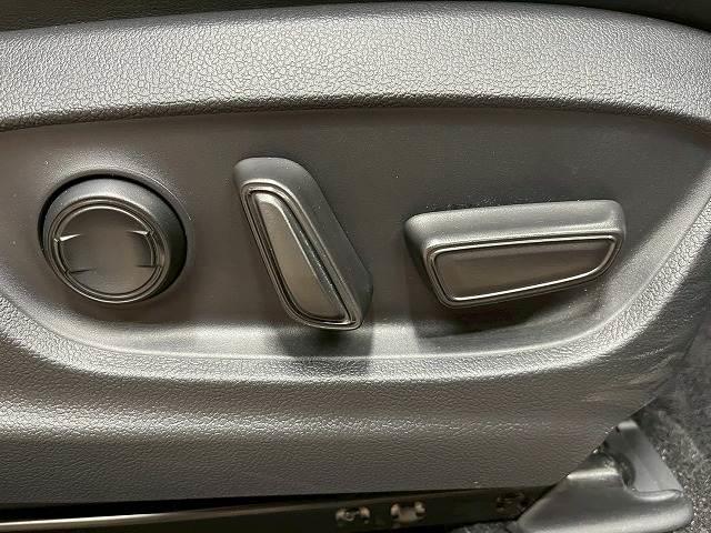 クラウンクロスオーバー Ｇアドバンスド・レザーパッケージ　４ＷＤ　ＢＳＭ　シートエアコン　追従クルコン　アラウンドビューモニター　シートメモリー　ＡＣ１００Ｖ　電動リアゲート　シートヒーター　本革シート　アップルカープレイ　フルセグ　デジタルインナーミラー（12枚目）