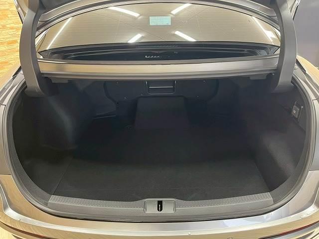 クラウンクロスオーバー Ｇアドバンスド・レザーパッケージ　４ＷＤ　ＢＳＭ　シートエアコン　追従クルコン　アラウンドビューモニター　シートメモリー　ＡＣ１００Ｖ　電動リアゲート　シートヒーター　本革シート　アップルカープレイ　フルセグ　デジタルインナーミラー（13枚目）