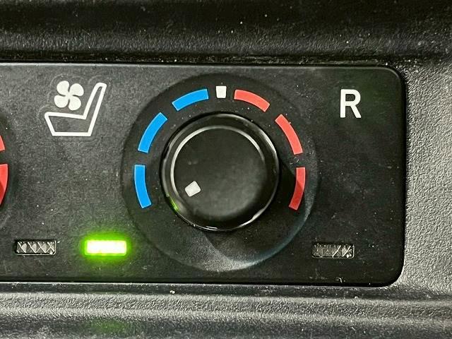 アルファード Ｓ“Ｃ　パッケージ”　フリップダウン　両側電動　追従クルコン　レザーシート　純正ナビＴＶ　バックカメラ　シートヒーター　シートベンチレーション　電動リアゲート　ドライブレコーダー　メモリー付パワーシート　ビルトインＥＴＣ（9枚目）