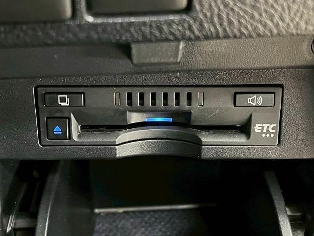 アルファード Ｓ“Ｃ　パッケージ”　フリップダウン　両側電動　追従クルコン　レザーシート　純正ナビＴＶ　バックカメラ　シートヒーター　シートベンチレーション　電動リアゲート　ドライブレコーダー　メモリー付パワーシート　ビルトインＥＴＣ（12枚目）