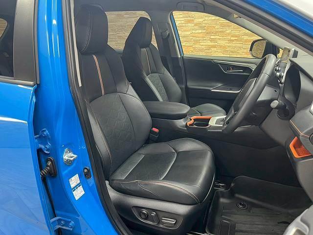 ＲＡＶ４ アドベンチャー　純正ナビＴＶ　全周囲　レザー　ＴＲＤパーツ　デジタルインナーミラー　アダプティブクルーズコントロールシステム　純正ＡＷ　ＢＳＭ　ＥＴＣ　オートハイビーム　アップルカープレイ　サイドエアバック（5枚目）