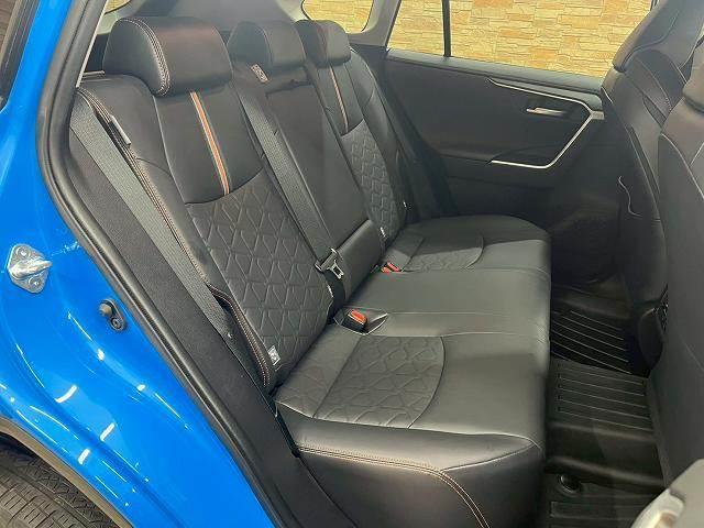 ＲＡＶ４ アドベンチャー　純正ナビＴＶ　全周囲　レザー　ＴＲＤパーツ　デジタルインナーミラー　アダプティブクルーズコントロールシステム　純正ＡＷ　ＢＳＭ　ＥＴＣ　オートハイビーム　アップルカープレイ　サイドエアバック（6枚目）