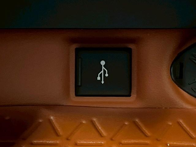 ＲＡＶ４ アドベンチャー　純正ナビＴＶ　全周囲　レザー　ＴＲＤパーツ　デジタルインナーミラー　アダプティブクルーズコントロールシステム　純正ＡＷ　ＢＳＭ　ＥＴＣ　オートハイビーム　アップルカープレイ　サイドエアバック（32枚目）