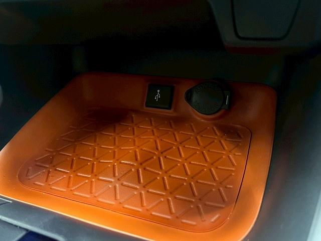 ＲＡＶ４ アドベンチャー　純正ナビＴＶ　全周囲　レザー　ＴＲＤパーツ　デジタルインナーミラー　アダプティブクルーズコントロールシステム　純正ＡＷ　ＢＳＭ　ＥＴＣ　オートハイビーム　アップルカープレイ　サイドエアバック（42枚目）