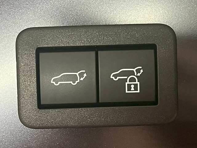 カローラクロス ハイブリッド　Ｚ　純正ナビＴＶ　全周囲　パノラマルーフ　ドラレコ　ＢＳＭ　電動リアゲート　パーキングアシスト　シートヒーター　純正アルミホイール　クリアランスソナー　ＥＴＣ　アダプティブクルーズコントロールシステム（11枚目）