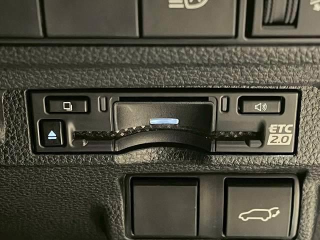 カローラクロス ハイブリッド　Ｚ　純正ナビＴＶ　全周囲　パノラマルーフ　ドラレコ　ＢＳＭ　電動リアゲート　パーキングアシスト　シートヒーター　純正アルミホイール　クリアランスソナー　ＥＴＣ　アダプティブクルーズコントロールシステム（12枚目）