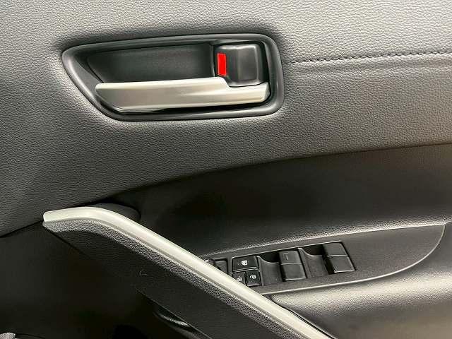 カローラクロス ハイブリッド　Ｚ　純正ナビＴＶ　全周囲　パノラマルーフ　ドラレコ　ＢＳＭ　電動リアゲート　パーキングアシスト　シートヒーター　純正アルミホイール　クリアランスソナー　ＥＴＣ　アダプティブクルーズコントロールシステム（56枚目）