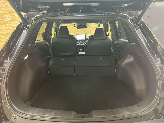 カローラクロス ハイブリッド　Ｚ　純正ナビＴＶ　全周囲　パノラマルーフ　ドラレコ　ＢＳＭ　電動リアゲート　パーキングアシスト　シートヒーター　純正アルミホイール　クリアランスソナー　ＥＴＣ　アダプティブクルーズコントロールシステム（65枚目）