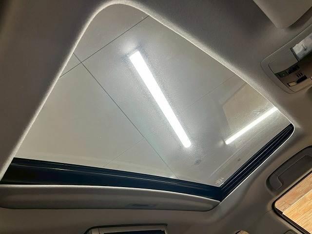 ランドクルーザープラド ＴＸ　リフトアップ　社外１７インチアルミ　オールテレーンタイヤ　　サンルーフ　１１型アルパインフローティングナビ　バックカメラ　後席フリップダウンモニター　７人乗　追従クルーズコントロール　レーンアシスト（8枚目）