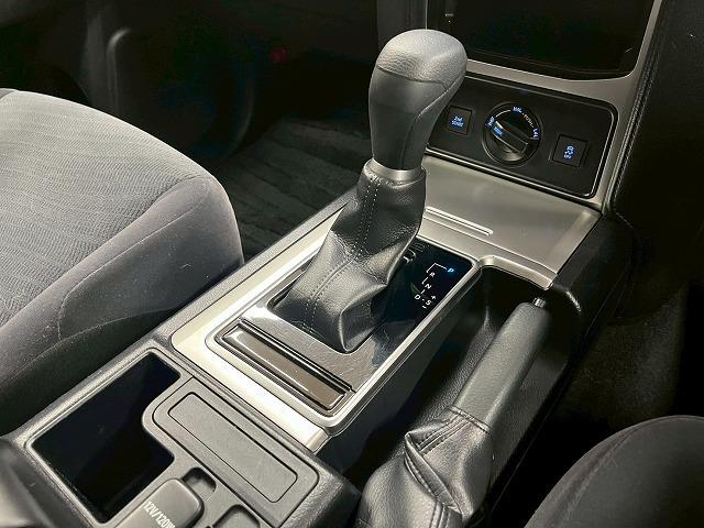 ランドクルーザープラド ＴＸ　リフトアップ　社外１７インチアルミ　オールテレーンタイヤ　　サンルーフ　１１型アルパインフローティングナビ　バックカメラ　後席フリップダウンモニター　７人乗　追従クルーズコントロール　レーンアシスト（26枚目）