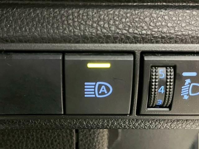 カローラツーリング ハイブリッド　ダブルバイビー　純正ナビ　バックカメラ　追従クルーズコントロール　フルセグＴＶ　ＥＴＣ　スマートキー　レーンアシスト　ＬＥＤヘッドライト　バックカメラ　　Ｂｌｕｅｔｏｏｔｈ対応　デジタルインナーミラー　スマートキー（11枚目）