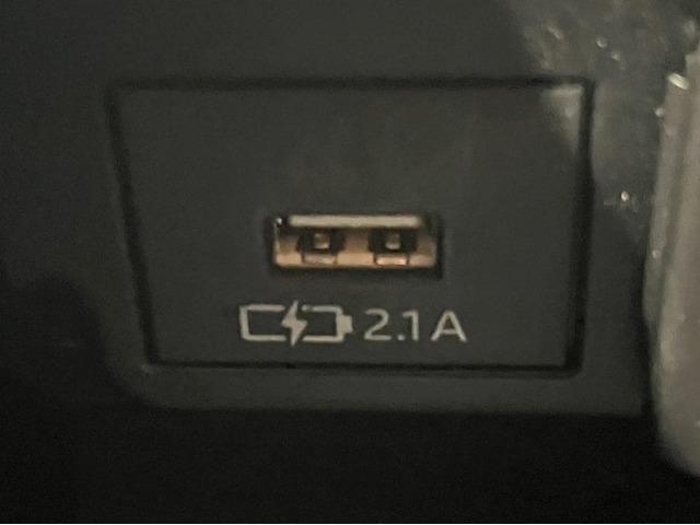 カローラツーリング ハイブリッド　ダブルバイビー　純正ナビ　バックカメラ　追従クルーズコントロール　フルセグＴＶ　ＥＴＣ　スマートキー　レーンアシスト　ＬＥＤヘッドライト　バックカメラ　　Ｂｌｕｅｔｏｏｔｈ対応　デジタルインナーミラー　スマートキー（61枚目）