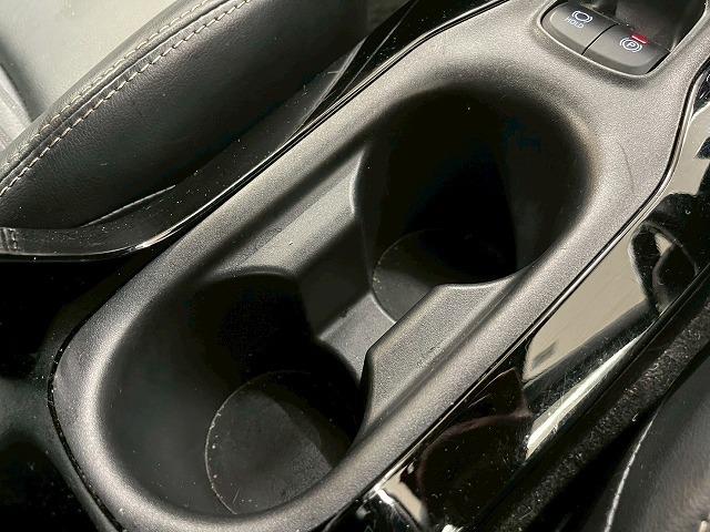 カローラツーリング ハイブリッド　ダブルバイビー　純正ナビ　バックカメラ　追従クルーズコントロール　フルセグＴＶ　ＥＴＣ　スマートキー　レーンアシスト　ＬＥＤヘッドライト　バックカメラ　　Ｂｌｕｅｔｏｏｔｈ対応　デジタルインナーミラー　スマートキー（71枚目）