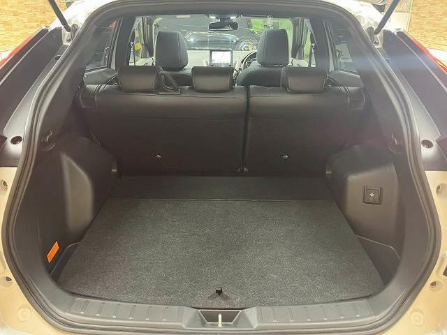 エクリプスクロスＰＨＥＶ Ｐ　４ＷＤ　純正ナビ　全方位　革シート　ＢＳＭ　フルセグＴＶ　ＡＣ１００Ｖ　パワーシート　シートヒーター　純正ＡＷ　ヘッドアップディスプレイ　サンルーフ　ステアリングヒーター　ＬＥＤヘッドライト（13枚目）