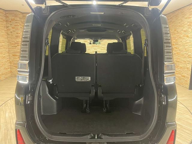 ヴォクシー ＺＳ　煌ＩＩ　４ＷＤ　両側電動スライド　クルコン　ＥＴＣ　純正９インチナビＴＶ　バックカメラ　ドライブレコーダー　オートエアコン　Ｂｌｕｅｔｏｏｔｈ　ＥＴＣ　セーフティセンス　クルコン　純正１６ｉｎＡＷ（27枚目）