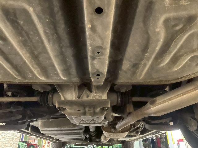 ヴォクシー ＺＳ　煌ＩＩ　４ＷＤ　両側電動スライド　クルコン　ＥＴＣ　純正９インチナビＴＶ　バックカメラ　ドライブレコーダー　オートエアコン　Ｂｌｕｅｔｏｏｔｈ　ＥＴＣ　セーフティセンス　クルコン　純正１６ｉｎＡＷ（75枚目）