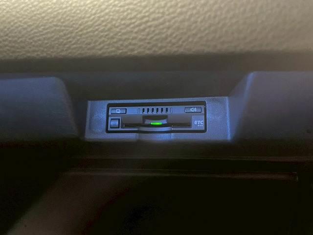 ハリアー ＰＲＥＭＩＵＭ　フルエアロ　社外ＲＡＹＳ１９ｉｎＡＷ　ＲＯＪＡＭキャリパーカバー　９型ナビＴＶ　社外ツィーター　ビルトインＥＴＣ　ハーフレザー　セーフティセンス　レーダークルコン　パワーシート　電動リアゲート（10枚目）