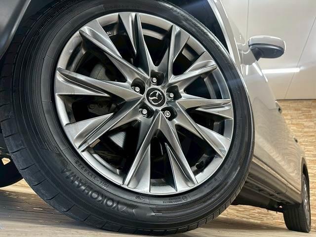 純正１９インチアルミを装備！各種アルミホイール・タイヤカスタムもご相談下さい。