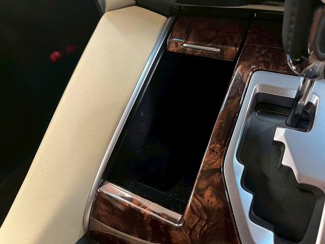 アルファードハイブリッド Ｘ　４ＷＤ　フリップダウンモニタ　追従クルコン　両側電動スライドドア　ＥＴＣ　オットマン　ＨＤＭＩ　ドラレコ　デジタルインナーミラー　ブラインドスポットモニター　パワステ　ＬＥＤヘッドライト（51枚目）